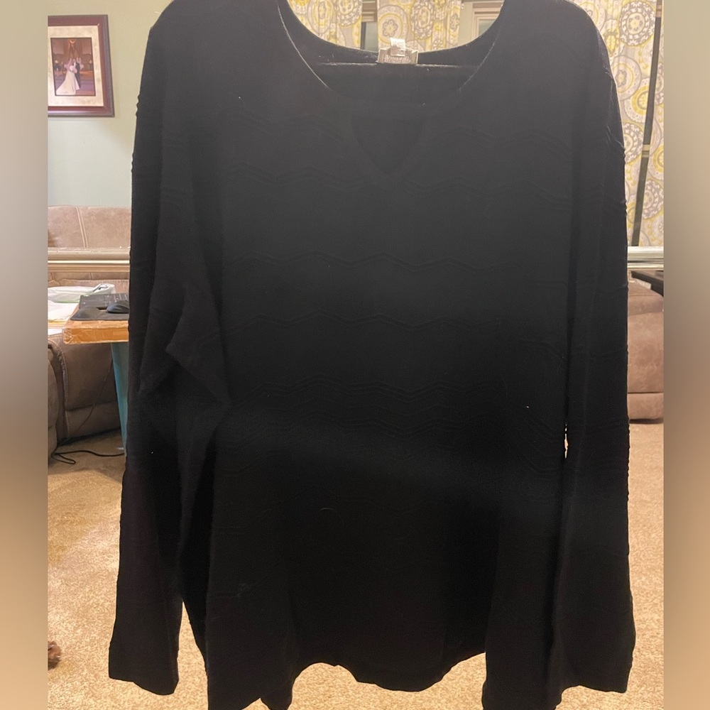 NWT Avenue black long sleeve top.  Plus size 26/28.
